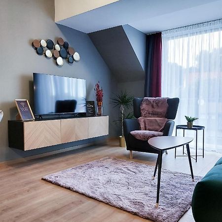 Linden Apartman 107 Glamour (Adults Only) Mosonmagyarovar Bagian luar foto