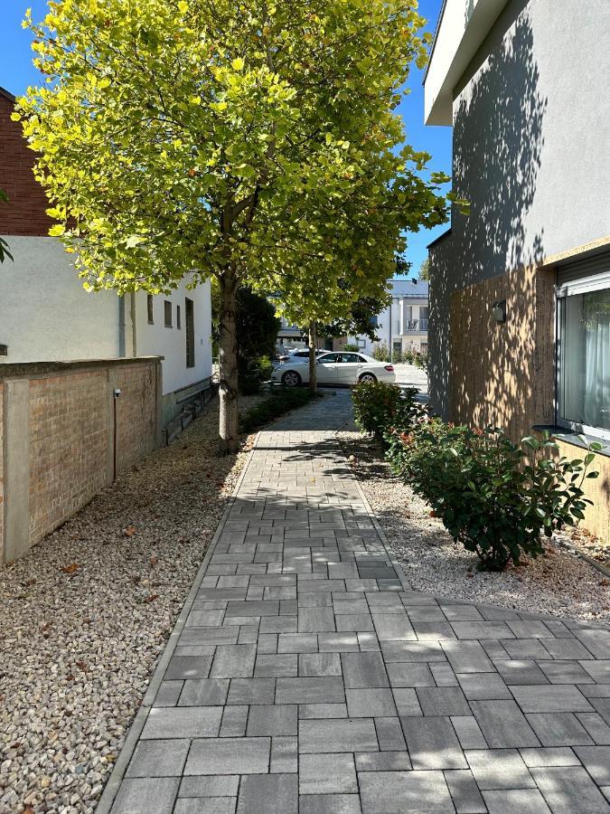 Linden Apartman 107 Glamour (Adults Only) Mosonmagyarovar Bagian luar foto