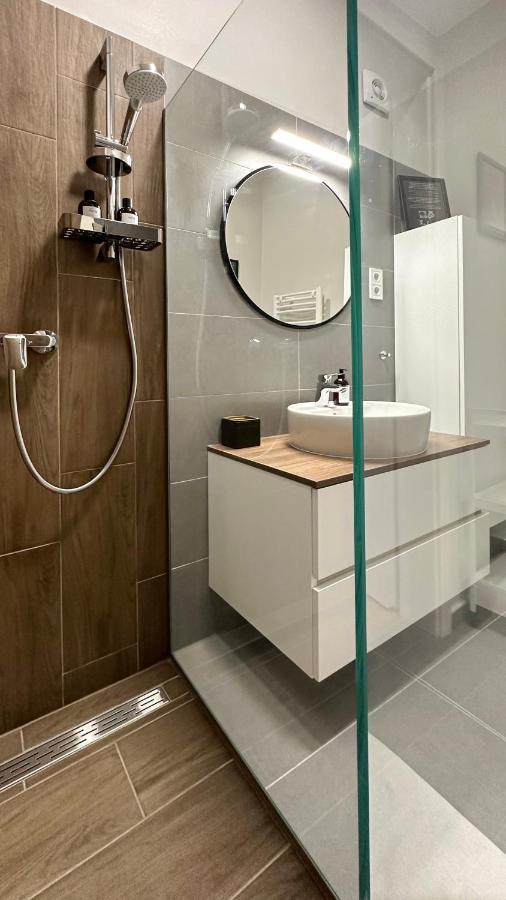 Linden Apartman 107 Glamour (Adults Only) Mosonmagyarovar Bagian luar foto