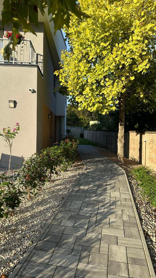 Linden Apartman 107 Glamour (Adults Only) Mosonmagyarovar Bagian luar foto