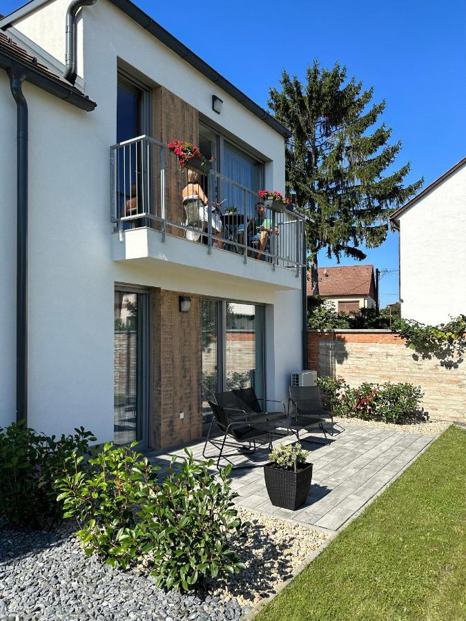 Linden Apartman 107 Glamour (Adults Only) Mosonmagyarovar Bagian luar foto