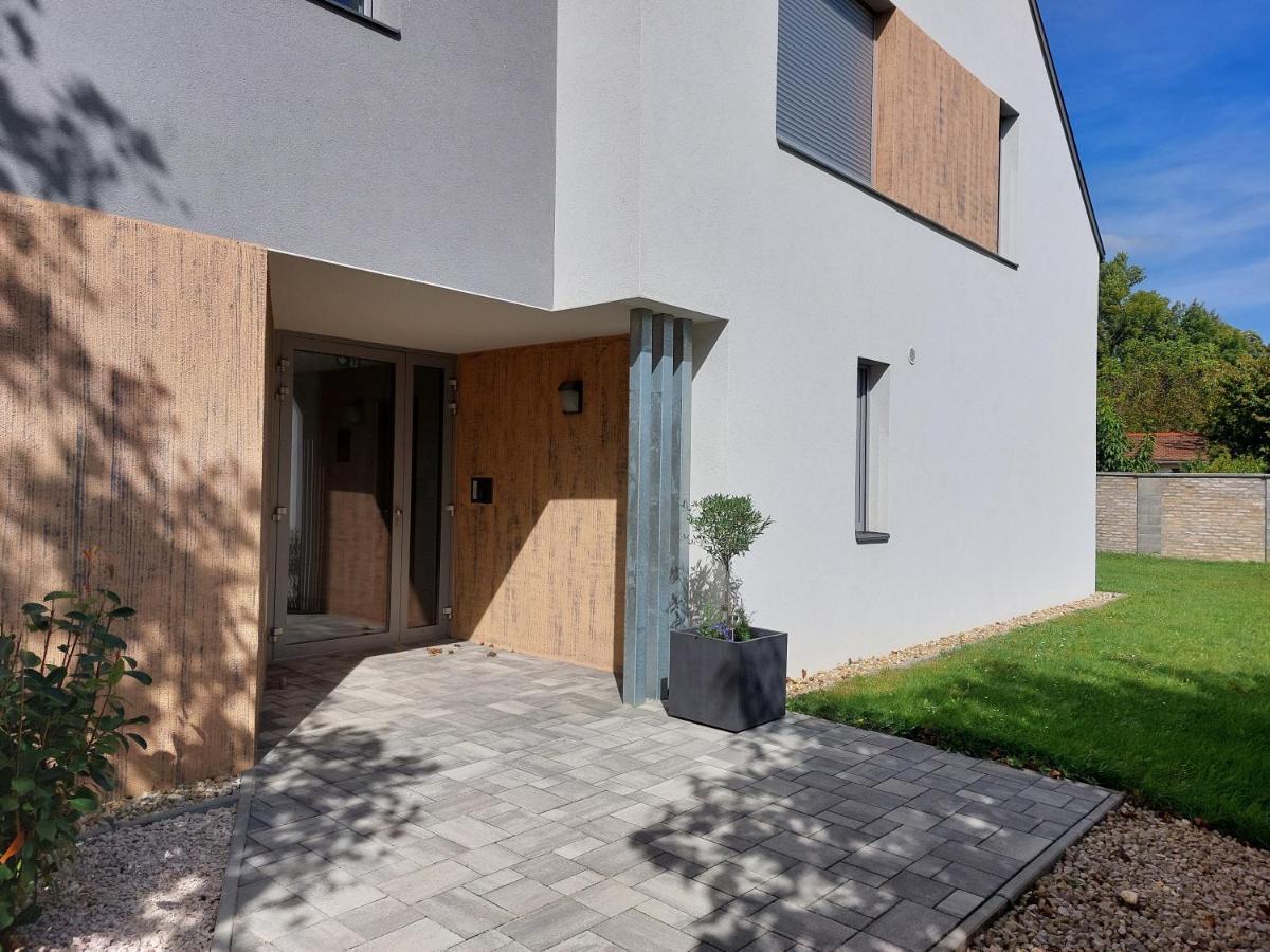 Linden Apartman 107 Glamour (Adults Only) Mosonmagyarovar Bagian luar foto