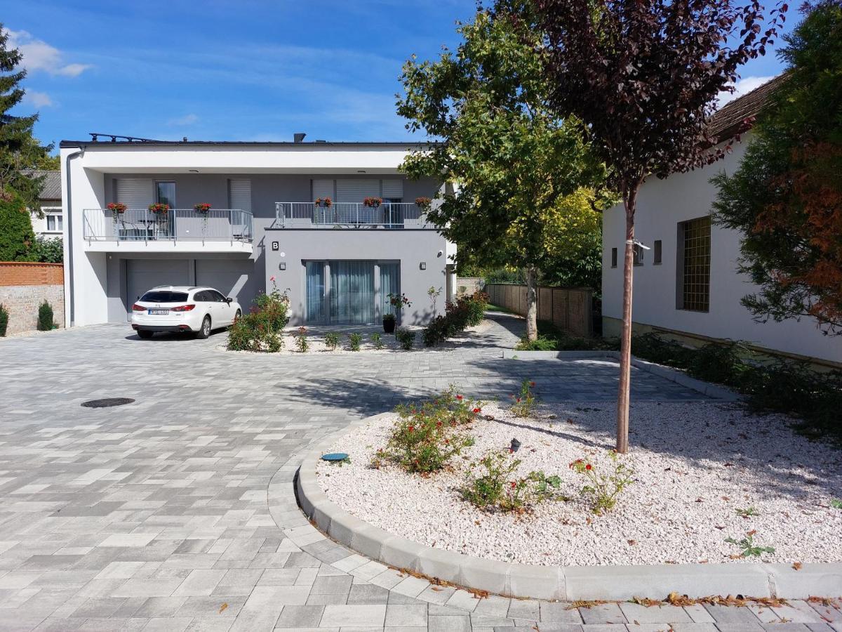 Linden Apartman 107 Glamour (Adults Only) Mosonmagyarovar Bagian luar foto